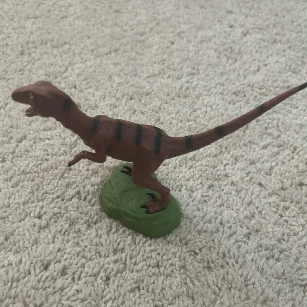 Geoworld deinonychus dinosaur